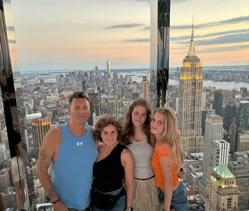 New York 2024: Mogens and Susanne Bjerregaard, together with their two daughters Milla and Liva.